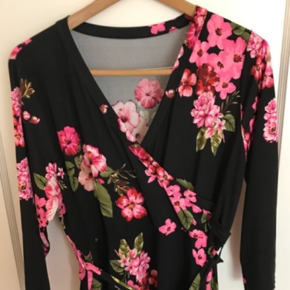 Milumia Floral Printed Wrap V-Neck Maxi Dress - Picture 2 of 3